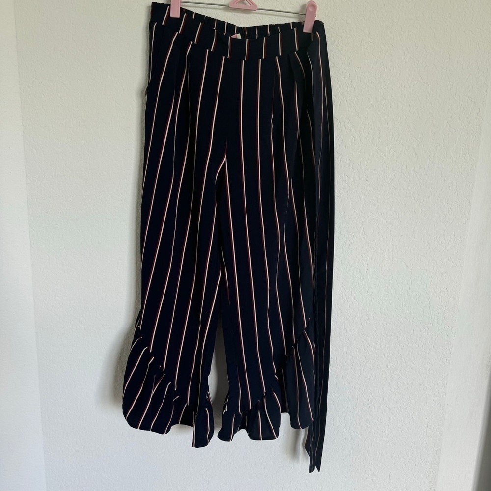Alythea Ruffle Flare Cropped Pants. Strpped. Size M